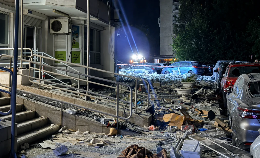Пошкоджений будинок в Одесі Пошкоджений 24-поверховий житловий будинок в Одесі після масованої атаки