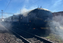 РФ двічі атакувала потяг Дніпро — Запоріжжя: загинула провідниця Пошкоджений поїзд Дніпро — Запоріжжя після атаки РФ