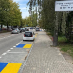 У Польщі синьо-жовті паркомісця біля школи помилково пов’язали з Україною