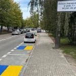 У Польщі синьо-жовті паркомісця біля школи помилково пов’язали з Україною