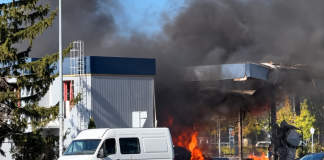 In Kyiv, following an attack by the Russian Federation, a «Ukrnafta» petrol station near the «Respublika Park» shopping centre caught fire» Fire at the «Ukrnafta» petrol station near the «Respublika Park» shopping centre»