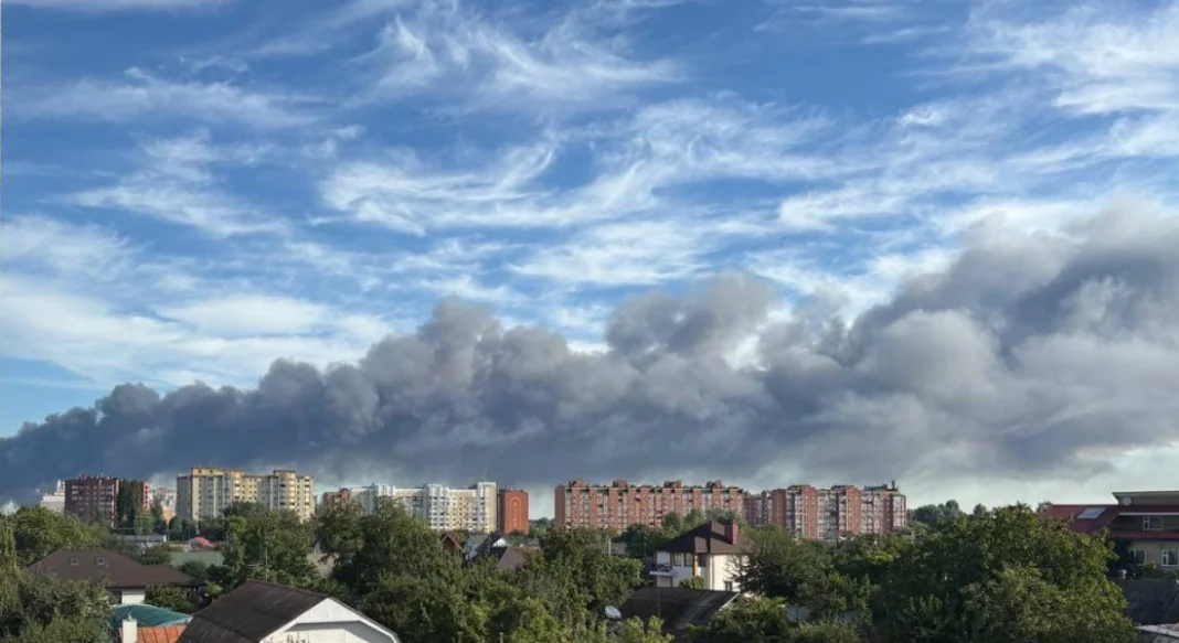 Пожежа у Бориспільському районі Пожежа у Бориспільському районі після ранкової атаки РФ