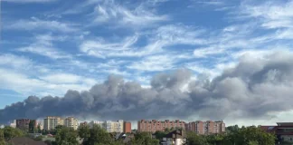 Ранкова атака РФ по Київщині: горять склади та пошкоджені будинки Пожежа у Бориспільському районі після ранкової атаки РФ