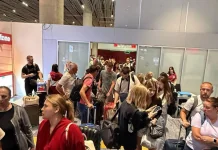 Пасажири в аеропорту Туреччини