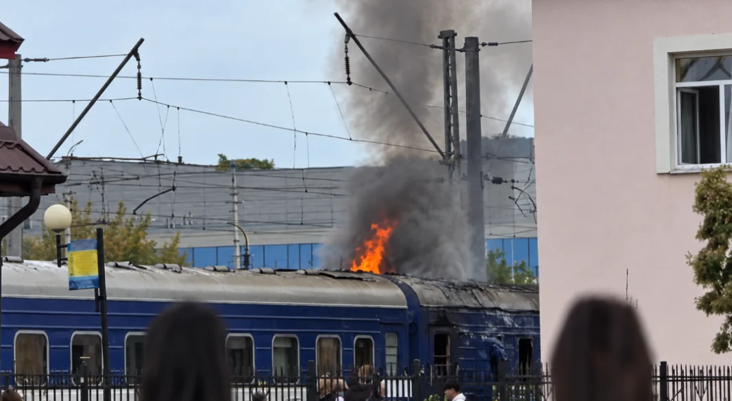 Пасажирський потяг у Луцьку після атаки БпЛА