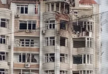 Одеса знову під ударом: пошкоджені будинки, санаторій і ботсад Пошкоджений житловий будинок в Одесі після російської атаки 13 вересня