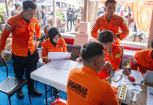 Rescue operation in the Java Sea following the capsizing of the ferry Virgo Transport 8
