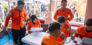 Rescue operation in the Java Sea following the capsizing of the ferry Virgo Transport 8