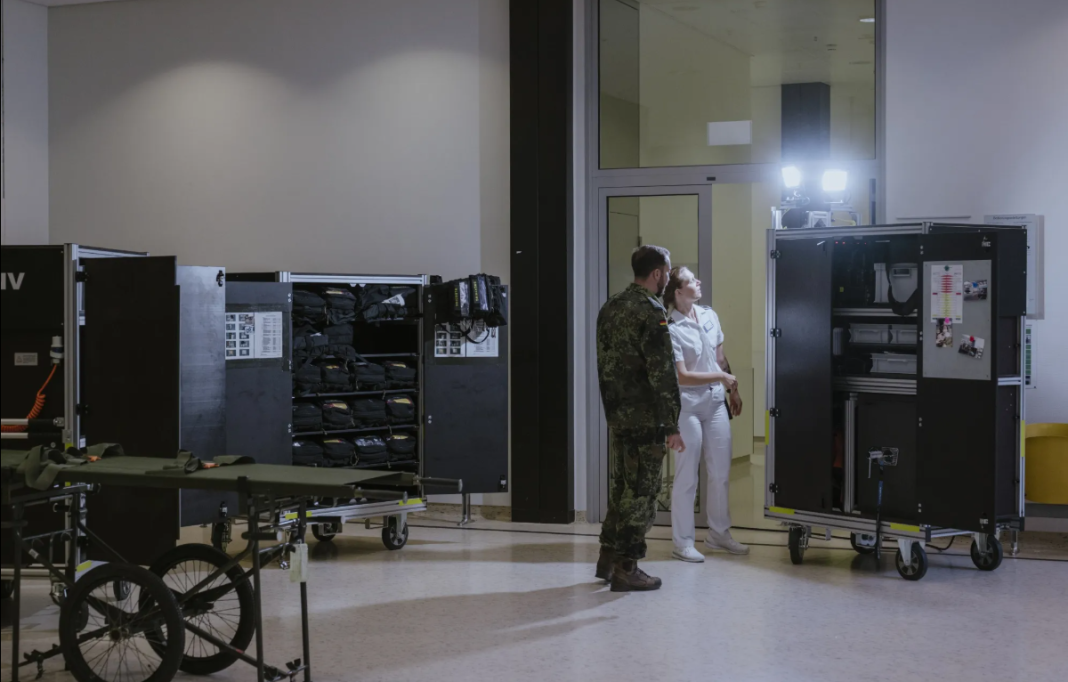 A soldier and a healthcare worker at a Bundeswehr hospital in Germany