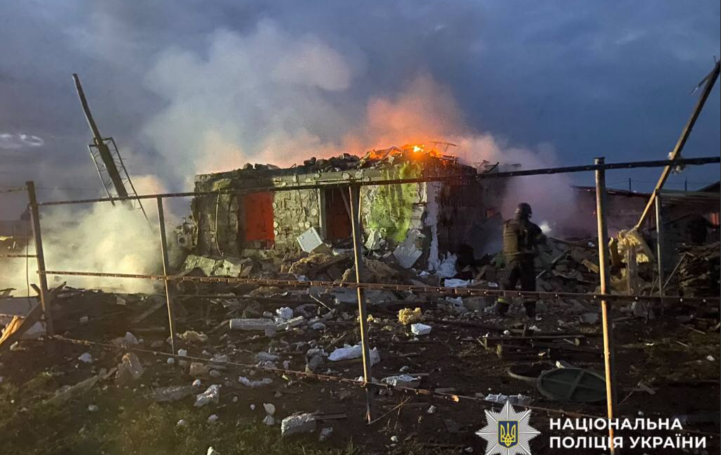 Зруйнований будинок Зруйнований будинок на Фастівщині після атаки російських дронів