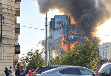 Пожежа в медцентрі «Добробут» після удару БпЛА у Києві