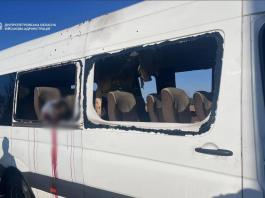 Пошкоджений рейсовий автобус після удару дрона РФ на Нікопольщині