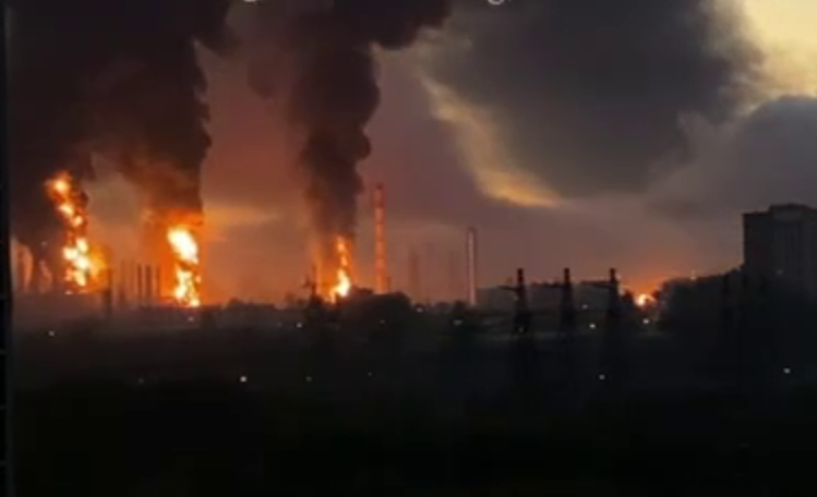 НПЗ у Капотні Пожежа в районі Московського НПЗ у Капотні після атаки дронів