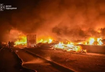 Масована атака по Україні: пошкоджені залізниця, підприємства та житло Пожежа після російської атаки на Одещину