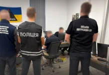 У ТЦК «намалювали» сотні мобілізованих: підозри отримали 8 посадовців Правоохоронці проводять слідчі дії у приміщенні ТЦК