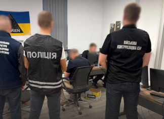 У ТЦК «намалювали» сотні мобілізованих: підозри отримали 8 посадовців Правоохоронці проводять слідчі дії у приміщенні ТЦК