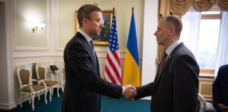 Корецький обговорив зі США ППО, LNG і страхування воєнних ризиків Сергій Корецький і Пол Г’юстон під час зустрічі.