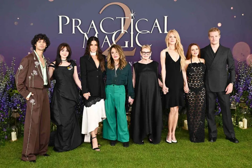 Xolo-Mariduena-Maisie-Williams-Sandra-Bullock-Stockard-Channing-Dianne-Wiest-Nicole-Kidman-Joey-King-and-Solly-Mcleod-attend-the-photocall-for-Practical-Magic-2 Акторський склад фільму «Практична магія 2» на фотоколі прем’єри