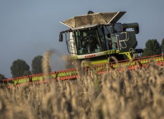 В Україні спростили правила для водіїв тракторів і сільгосптехніки В Україні спростили керування сільгосптехнікою