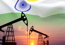США та Індія на межі нового торговельного конфлікту через Росію Нафтові насоси на тлі прапора Індії