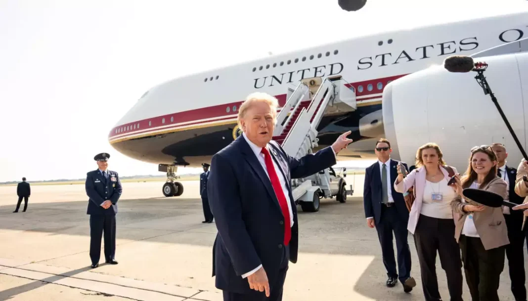 Donald Trump next to the presidential aircraft, Air Force One