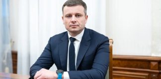 Мінфін попередив про ризик затримок соцвиплат і зарплат бюджетникам Ілюстрація до повідомлення про бюджетне фінансування