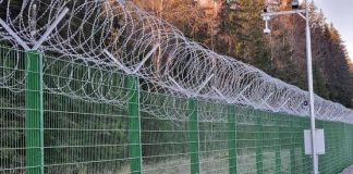 Фінляндія завершила будівництво огорожі на кордоні з Росією Огорожа на східному кордоні Фінляндії з Росією