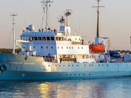 У Норвегії арештували російське судно «Професор Молчанов» Російське судно «Професор Молчанов» у порту Баренцбург на Свальбарді