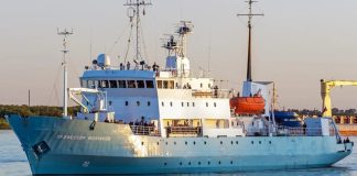У Норвегії арештували російське судно «Професор Молчанов» Російське судно «Професор Молчанов» у порту Баренцбург на Свальбарді