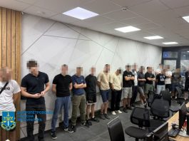 Зеленський вніс у Раду закони проти шахрайських кол-центрів і «дропів» Зеленський подав законопроєкти проти шахрайських кол-центрів