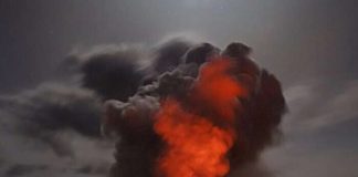 Вибух після російської ракетної атаки в Бучанському районі