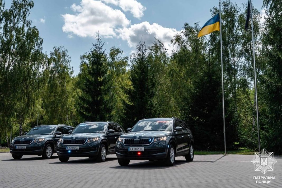 Спеціальний патрульний автомобіль «Фантом» на дорозі