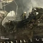 На Київщині російський дрон зруйнував два таунхауси у Вишневому