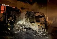 РФ двічі вдарила по складах на Київщині під час гасіння пожежі Рятувальники ДСНС ліквідовують наслідки атаки на складські приміщення в Бучанському районі