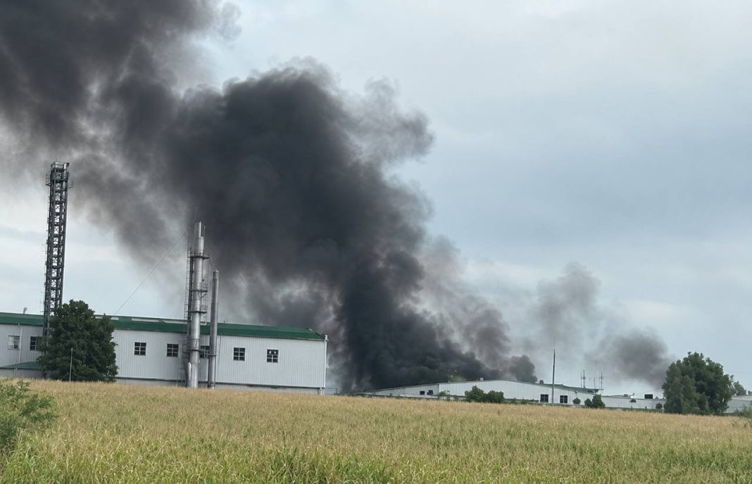Fire at the Coca-Cola factory in Velyka Dymerka following an attack by the Russian Federation