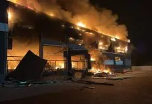 На Софіївській Борщагівці після атаки РФ горіли склади Пожежа на складах у Софіївській Борщагівці після атаки РФ