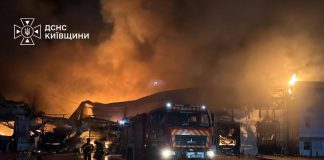 Рятувальники ліквідовують наслідки російської атаки на Київщині
