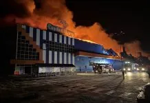 Росіяни знищили торговельний центр «Епіцентр» у Миколаєві Пожежа після російської атаки на торговельний центр «Епіцентр» у Миколаєві