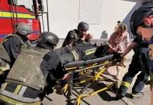 У Нікополі росіяни атакували рятувальників: двоє поранених Поранених рятувальників евакуюють після повторної атаки РФ у Нікополі