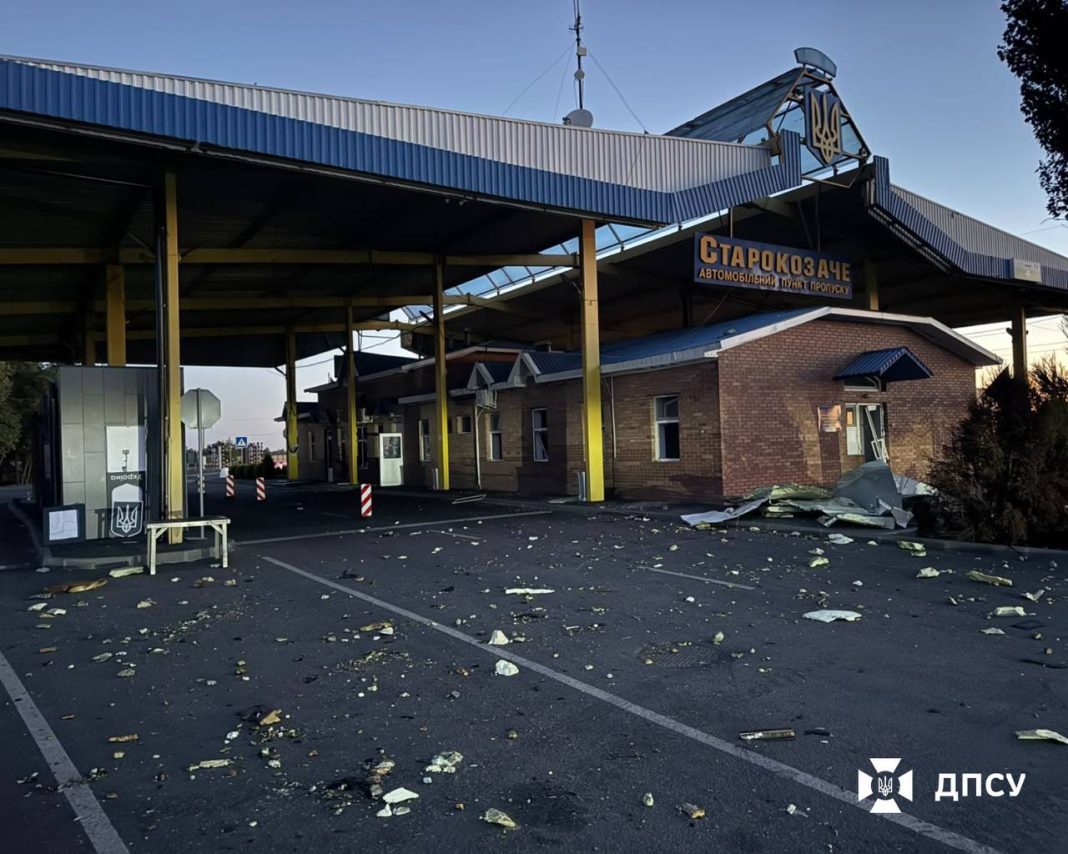 Пошкоджений пункт пропуску «Старокозаче» після атаки російських дронів
