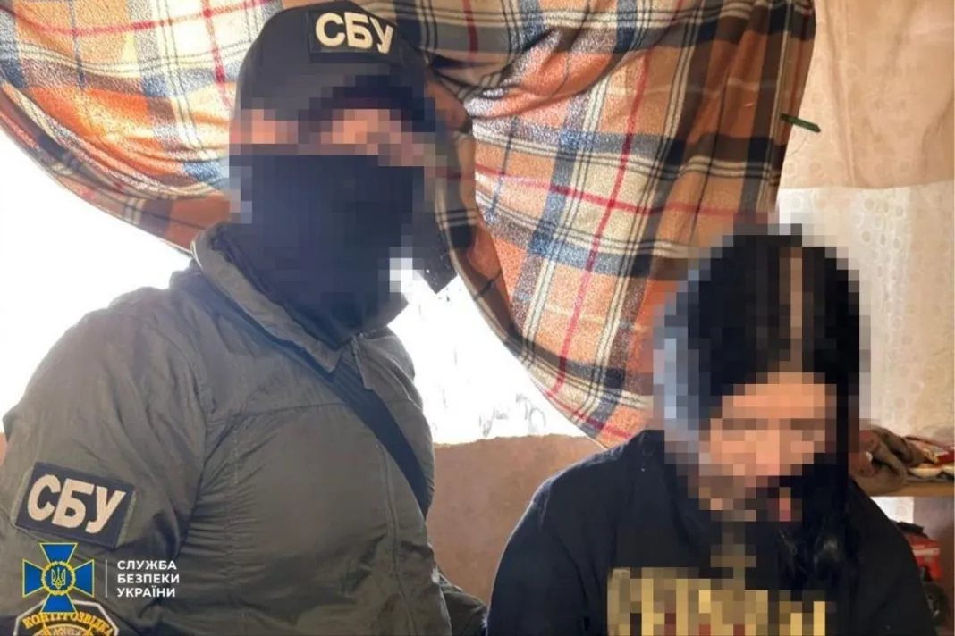 СБУ під час контррозвідувчих заходів Співробітник СБУ під час контррозвідувчих заходів