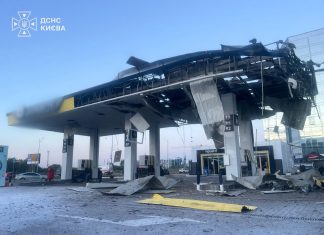 Пошкоджена АЗС у Києві після російської атаки 15 вересня