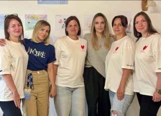 Анджеліна Джолі показала, як живе Харків під землею під час війни Анджеліна Джолі під час візиту до України