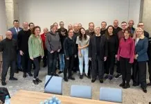 Білорусь звільнила 25 політв’язнів: про що домовилися зі США Джон Коул із групою звільнених білоруських політв’язнів