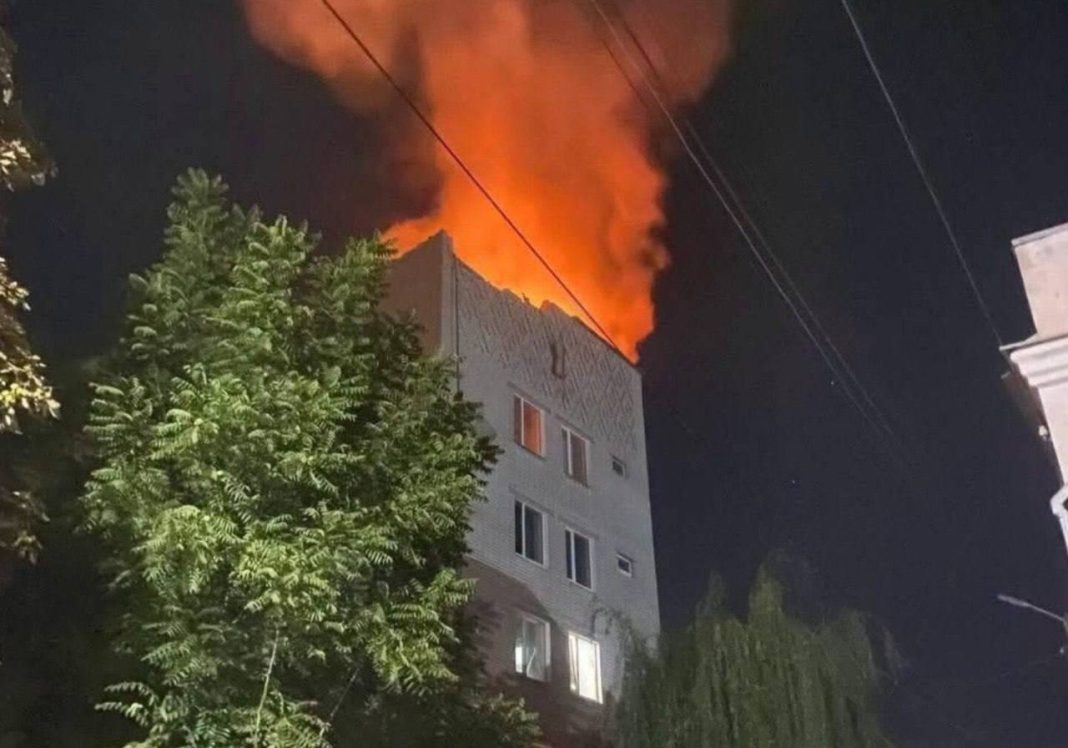 Пожежа в лікарні Павлограда після атаки російського дрона