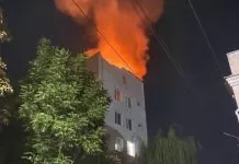 Росіяни вдарили «Шахедом» по лікарні у Павлограді: спалахнула пожежа Пожежа в лікарні Павлограда після атаки російського дрона
