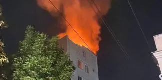 Росіяни вдарили «Шахедом» по лікарні у Павлограді: спалахнула пожежа Пожежа в лікарні Павлограда після атаки російського дрона