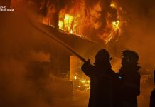 РФ не припиняє атакувати Фастівщину: що відомо Рятувальники ліквідовують наслідки атаки дронів у Фастівському районі