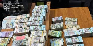 БЕБ вилучило мільйони гривень під час обшуків у конвертаційному центрі