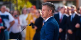 Прем’єр Угорщини порівняв «Карпатську вісімку» із сільською футбольною командою Прем’єр-міністр Угорщини Петер Мадяр під час виступу